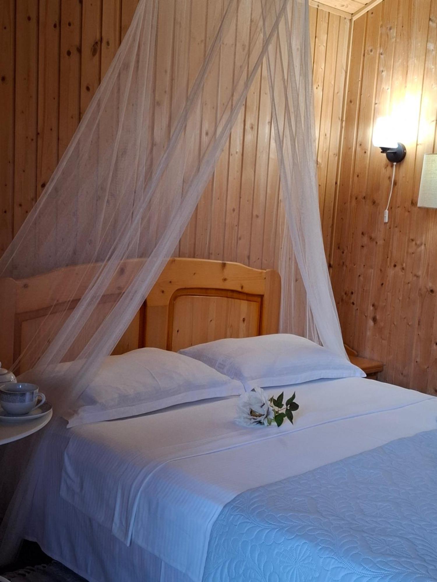 Cabane De Lemn Costinesti Eksteriør billede
